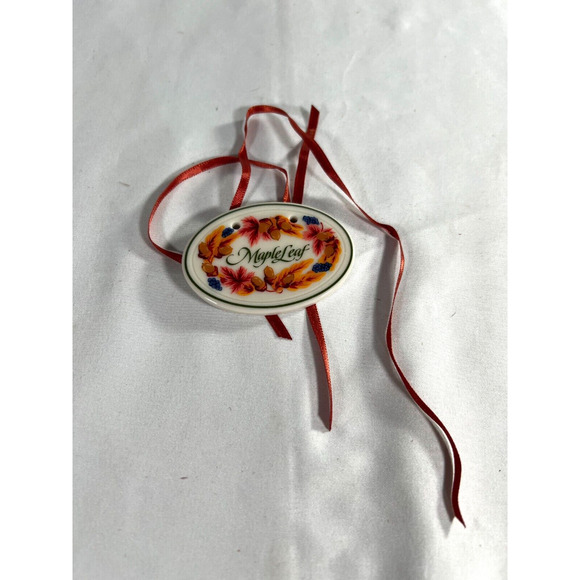 Longaberger Maple Leaf Oval Ceramic Tie-On 32999 Vintage - Picture 2 of 3